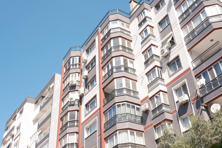 Конверсия коммерческой недвижимости в жилую в Греции: как городская регенерация открывает инвесторам ценность (порог €250 000 и Golden Visa)